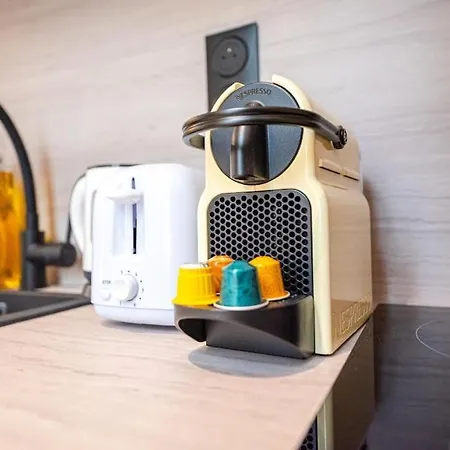 Exposition - Eiffel Tower Apartment