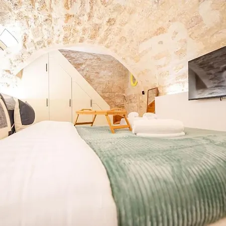 Exposition - Eiffel Tower Apartment *