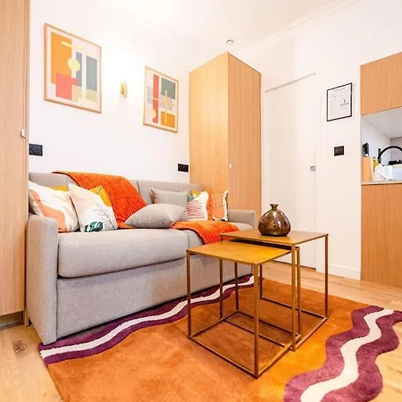 Apartment Exposition - Eiffel Tower *