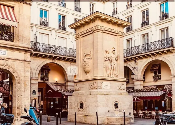 Exposition - Eiffel Tower Париж